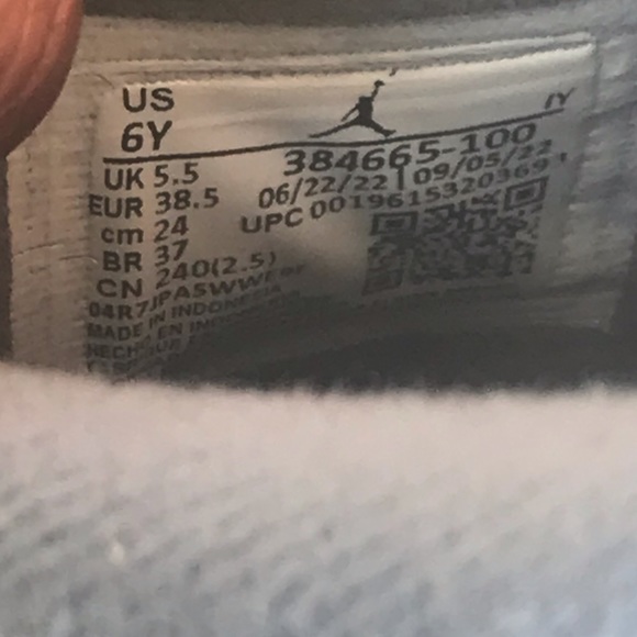 Air Jordan Retro 6 Cool Grey GS 2023 Size 6Y / 7.5 Wmns - Picture 7 of 8